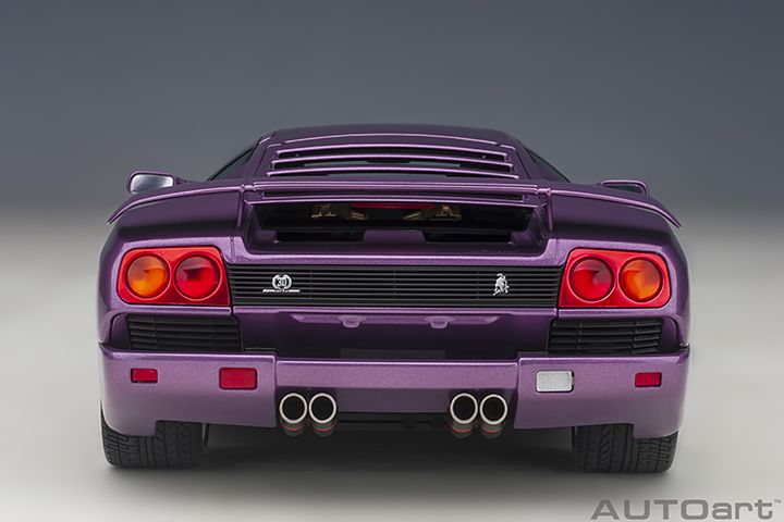 23/10/si/autoart-lamborghini-diablo-se30-viola-118--2.jpg
