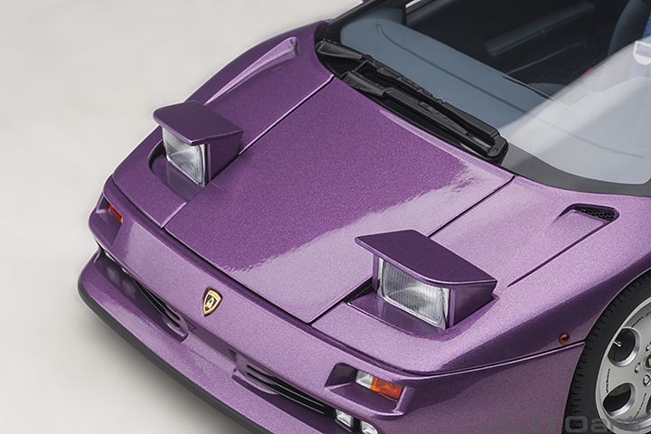 23/10/si/autoart-lamborghini-diablo-se30-viola-118--3.jpg