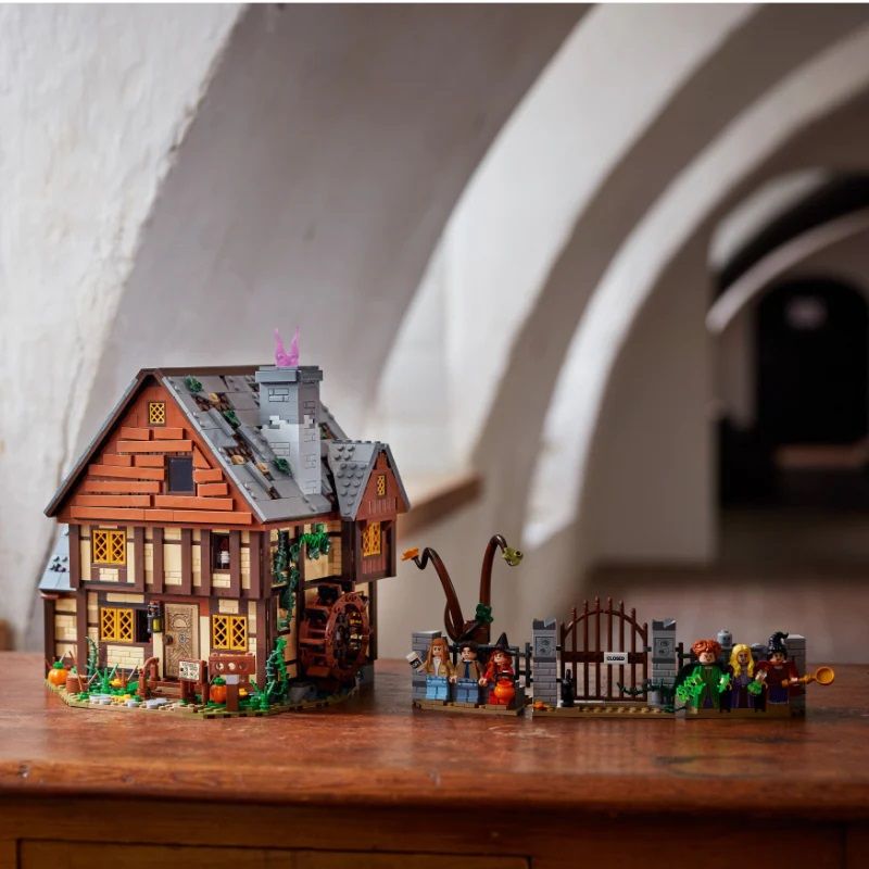 LEGO® Disney™ Hiša sester Sanderson 21341