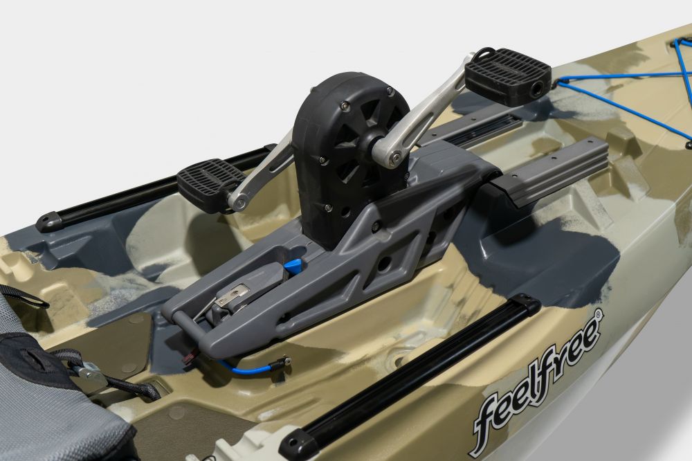 23/3/si/kajak-za-ribolov-s-pedali-feelfree-flash-pd-desert-camo-6.jpg